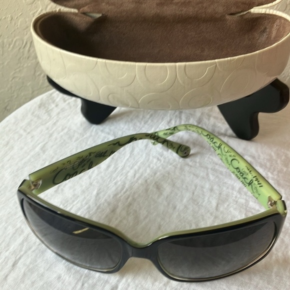 Coach: Ginger (S496) Sunglasses- gray gradient lens with white case - Picture 9 of 16